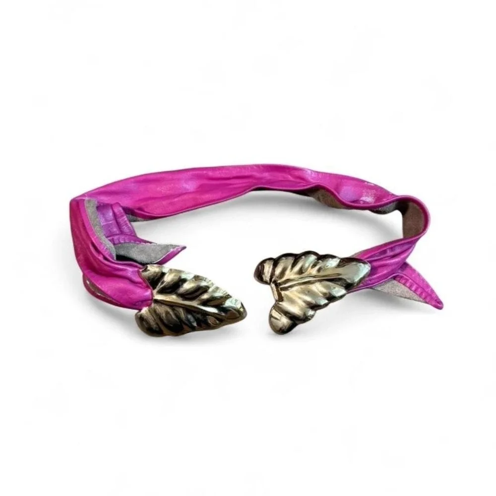 Vintage 80s Magenta Pink leather ruched belt with gold‎ leaf buckle